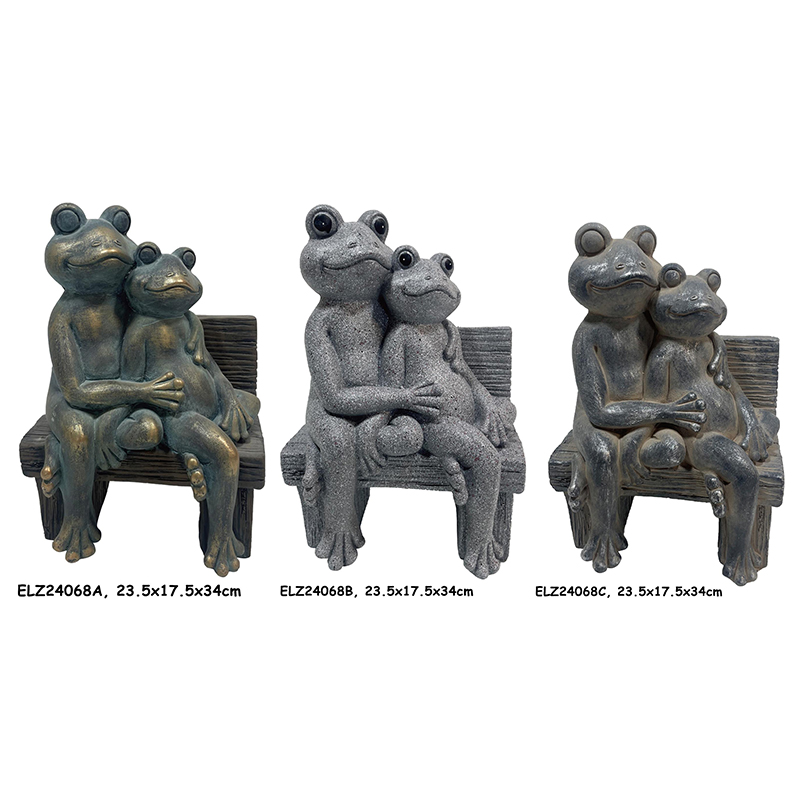 Verspillte Frog Koppel Statuen, déi op Bänke loungen Whimical Frogs Snuggling In Baths Indoor Outdo (5)